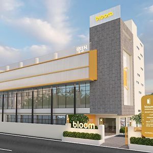 Bloom Hotel Sg Highway Ahmedabad Exterior photo