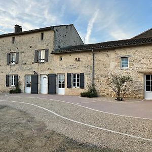 Chambre D'Hotes De La Source Bed & Breakfast Melle  Exterior photo