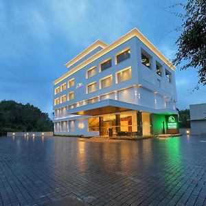 Park Residency Ayarkunnam Hotel Pullappalli Exterior photo