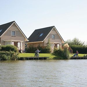 Beautiful house with jetty near IJsselmeer Villa Medemblik Exterior photo