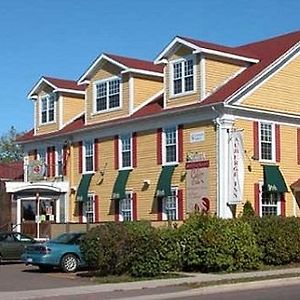 Auberge Gabriele Inn Shediac Exterior photo