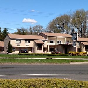 Colonade Motel East Windsor Exterior photo