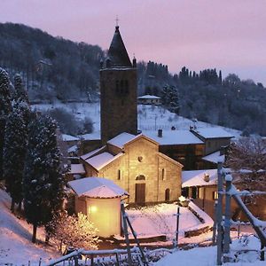 Historical House Medieval Abbey - Al Chiostro Apartment Sotto il Monte Room photo