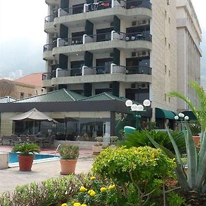 Holiday Suites Hotel & Beach Resort Jounieh Exterior photo