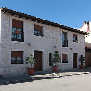 Apartamentos Turisticos Los Abuelos Montemayor de Pililla Exterior photo