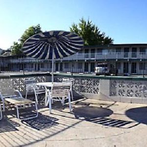 Economy Inn Ukiah Exterior photo