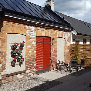 Slussen Bed And Breakfast Orebro Exterior photo