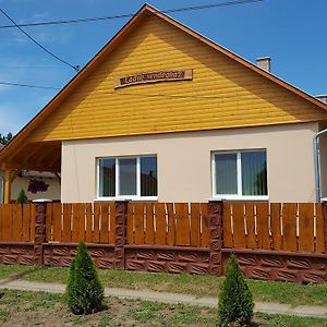 Ladik Vendeghaz Hotel Tiszafured Exterior photo