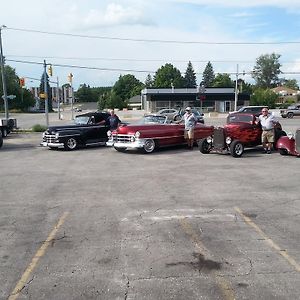 Canadiana Motel Hanover Exterior photo