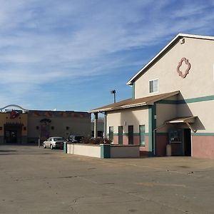 Value Inn & Suites Salina Exterior photo