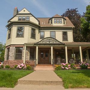 7 On Strath Hotel Rochester Exterior photo