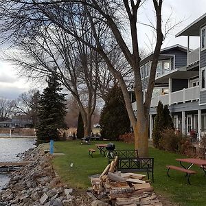 Snug Harbor Inn Sturgeon Bay Exterior photo