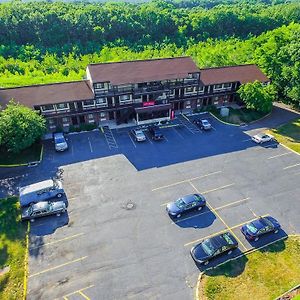 Colonial Inn And Suites Meriden Exterior photo