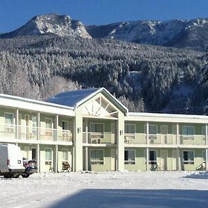 Ponderosa Motor Inn Golden Exterior photo