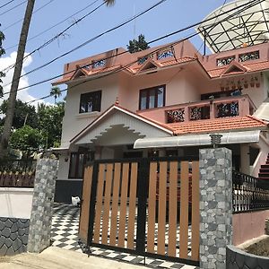 Mulberry Homestay Thekkady Exterior photo