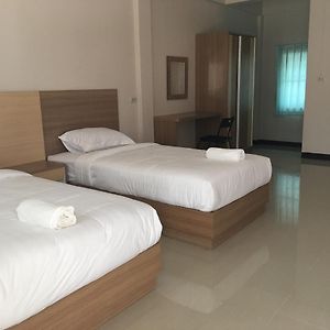 Ruean Kaew Place Aparthotel Nakhon Ratchasima Exterior photo