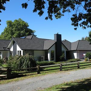 Karapiro Willows Luxury B & B Cambridge Exterior photo