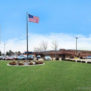 Red Roof Inn & Conference Center Wichita Airport Exterior photo