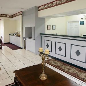 Americas Best Value Inn Wildersville Interior photo