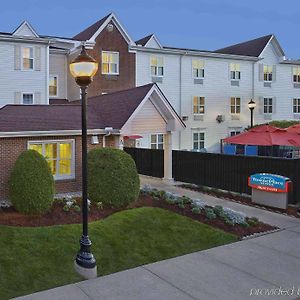 Residences At Tewksbury Exterior photo