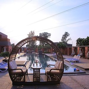 Harshraj Heaven Hotel Pardi Exterior photo