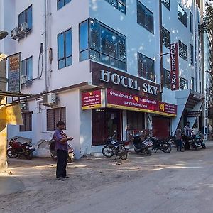 Hotel Sky Dwarka  Exterior photo