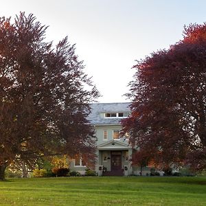 Yale Manor B&B & Yurt Glamping Exterior photo