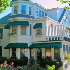 Harbour Towne Inn On The Waterfront Boothbay Harbor Exterior photo