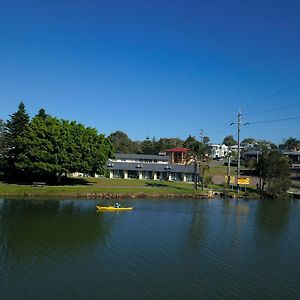 Hibiscus Lakeside Motel Budgewoi Exterior photo