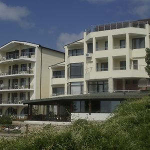 Family Hotel Venera Kavarna Exterior photo