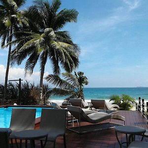 Baan Chumphon Hotel Pathio Exterior photo