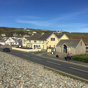 The Duke Of Edinburgh Inn Newgale Exterior photo