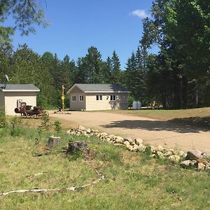 Four Seasons Algonquin Cabins Madawaska Exterior photo