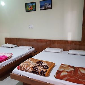 Hotel Shri Radhe Krishna Godarpura Exterior photo