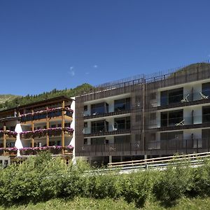 Langtaufererhof Hotel Melago Exterior photo