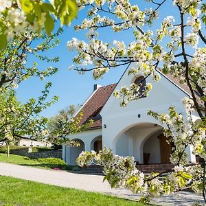 Figula Vendeghaz Hotel Balatonfured Exterior photo