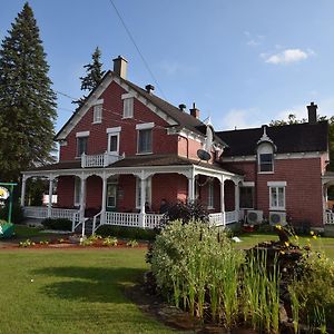 Gil Ann Bed & Breakfast Saint-Andre-Avellin Exterior photo