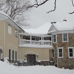 Stone Manor Vineyard & Orchard Bed & Breakfast Hotel Lovettsville Exterior photo