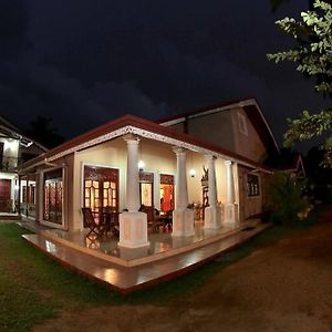 Airport Square Villa Seeduwa Exterior photo