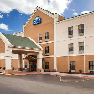 Days Inn & Suites By Wyndham Harvey / Chicago Southland Exterior photo