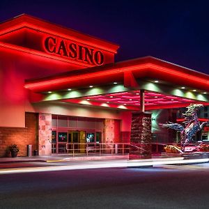 Deerfoot Inn And Casino Calgary Exterior photo