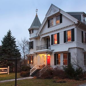 Lang House On Main Street Bed & Breakfast Bed & Breakfast Burlington Exterior photo