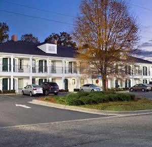 Baymont By Wyndham Eufaula Hotel Exterior photo