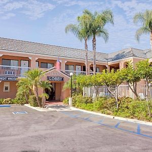 Days Inn By Wyndham Whittier Los Angeles Exterior photo