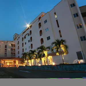 The African Regent Hotel Accra Exterior photo