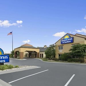 Days Inn & Suites By Wyndham Omaha Ne Exterior photo