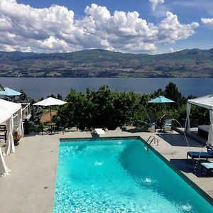 A Le Chateau Du Lac Bed & Breakfast West Kelowna Exterior photo