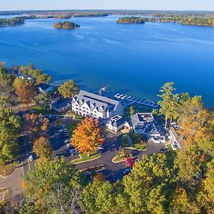 Bay Pointe Inn Orangeville Exterior photo