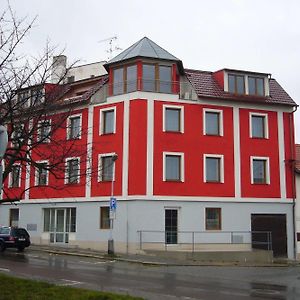 Hotel Ostrov Garni Sadska Exterior photo