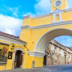 Hotel Convento Santa Catalina By Ahs Antigua Exterior photo